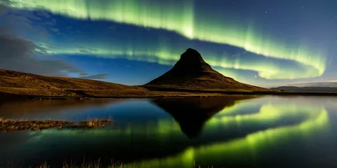 Grüne Nordlichter über Island