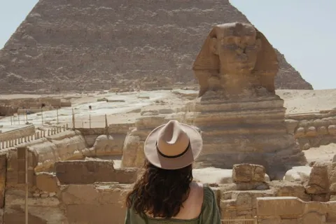 Erlebe die Pyramiden von Gizah auf einer Gruppenreise mit globerocker