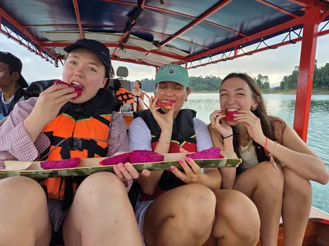 Jackie bei einer Community Reise nach Thailand