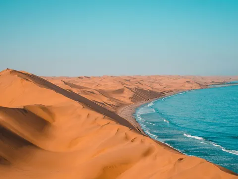 Wüste und Meer in Namibia bei einer Reise im Süden Afrikas