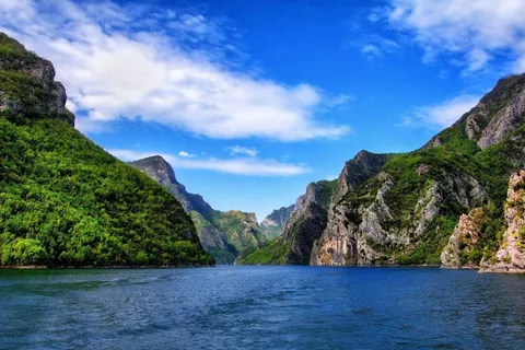Entdecke die Berge in Albanien auf einer Gruppenreise mit globerocker