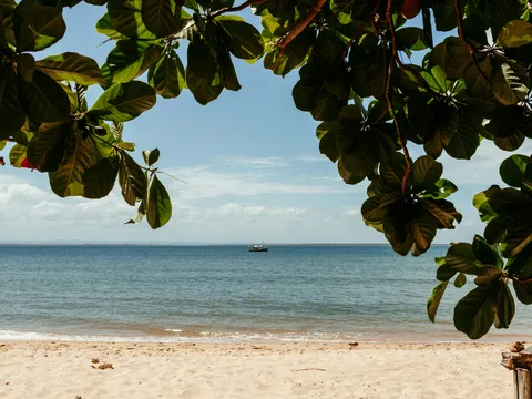 Strand in Kenia bei einer Gruppenreise mit globerocker