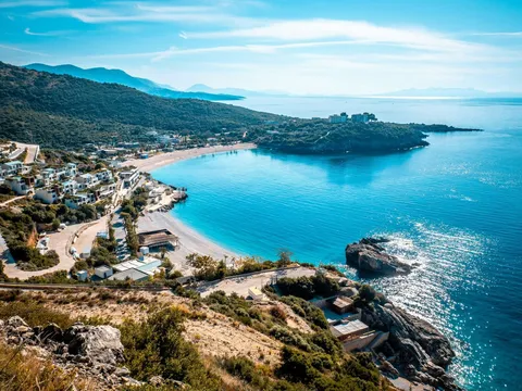 Entdecke die albanische Riviera auf einer Gruppenreise mit globerocker