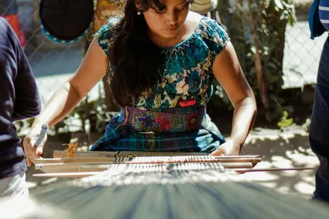 Handwerk in Guatemala bei einer Gruppenreise mit globerocker