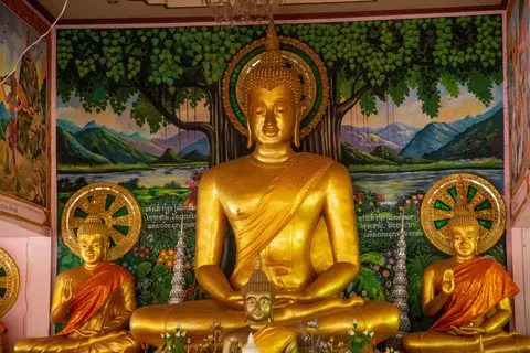 Buddha in Laos auf einer Reise mit globerocker