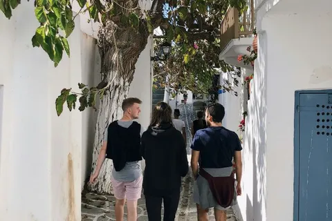 Erlebe Griechenland mit einer coolen Crew auf einer Gruppenreise mit globerocker