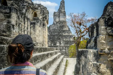 Maya-Stätte in Guatemala bei einer Gruppenreise mit globerocker