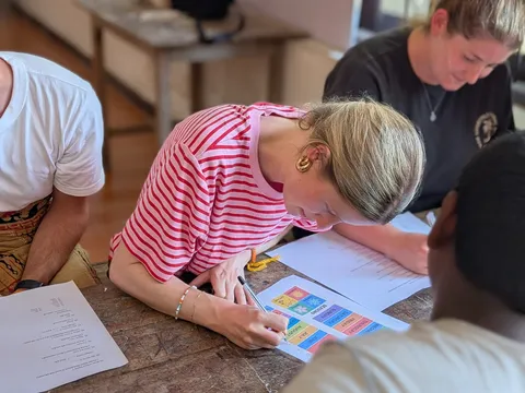 Alina in einer Schule bei der globerocker Reise in Sri Lanka