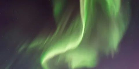 Grüne Nordlichter über Island